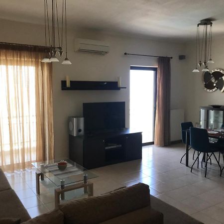 Apartment On The Beach With View 罗希姆诺 外观 照片