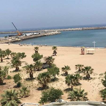 Apartment On The Beach With View 罗希姆诺 外观 照片