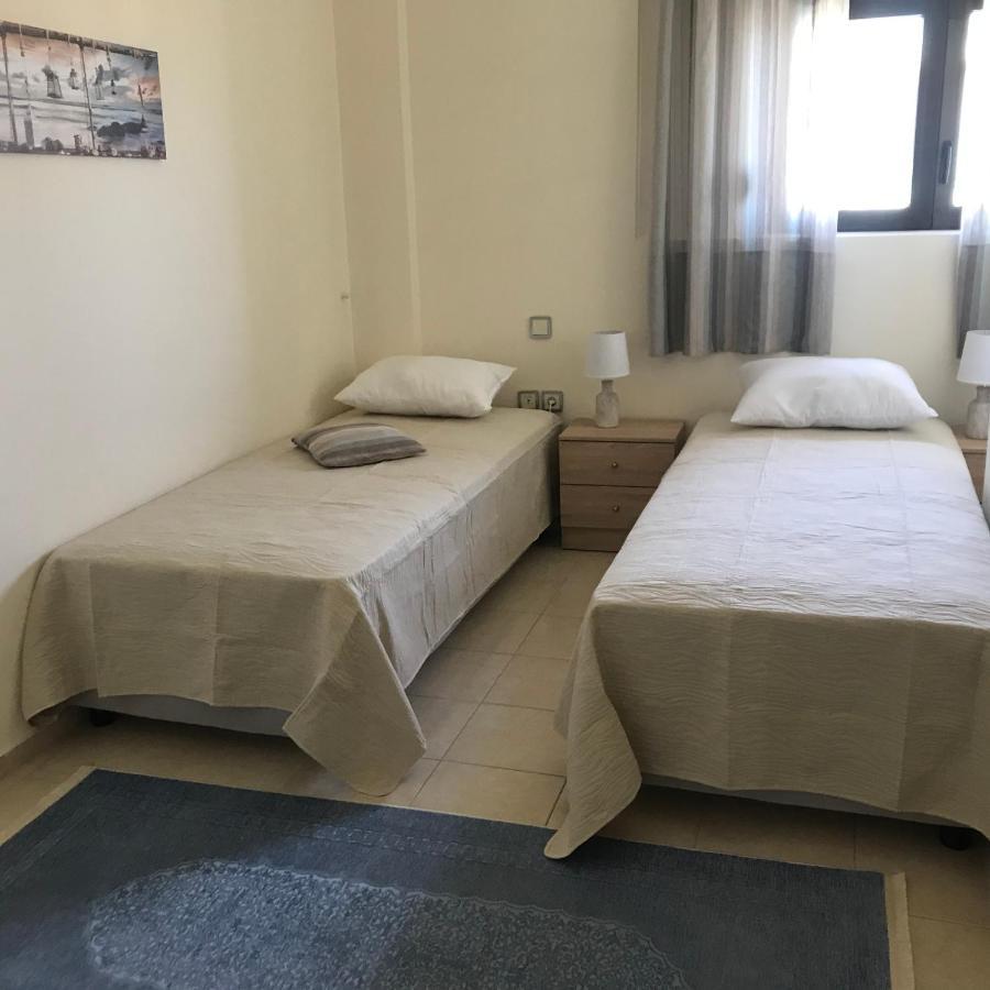 Apartment On The Beach With View 罗希姆诺 外观 照片