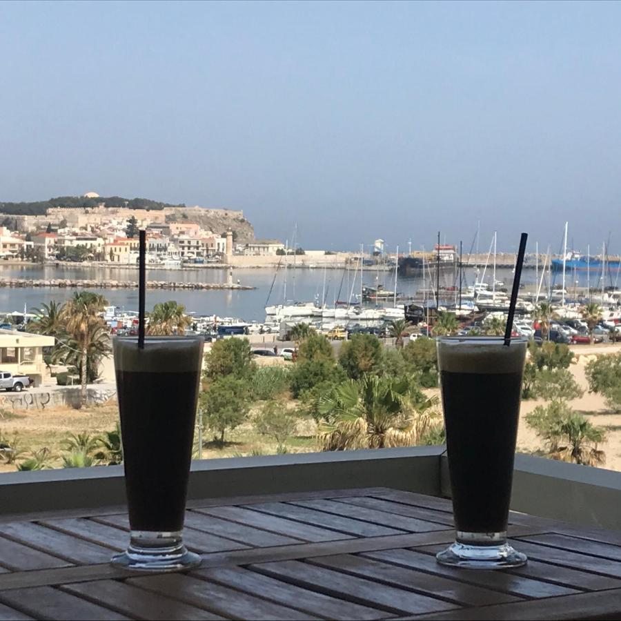 Apartment On The Beach With View 罗希姆诺 外观 照片