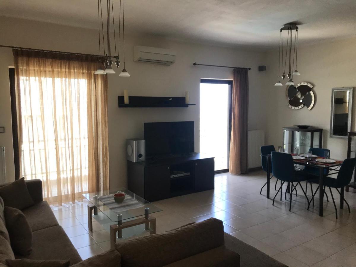 Apartment On The Beach With View 罗希姆诺 外观 照片