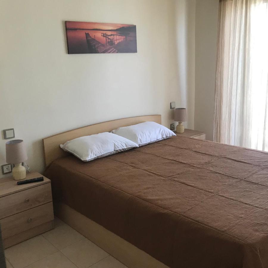Apartment On The Beach With View 罗希姆诺 外观 照片