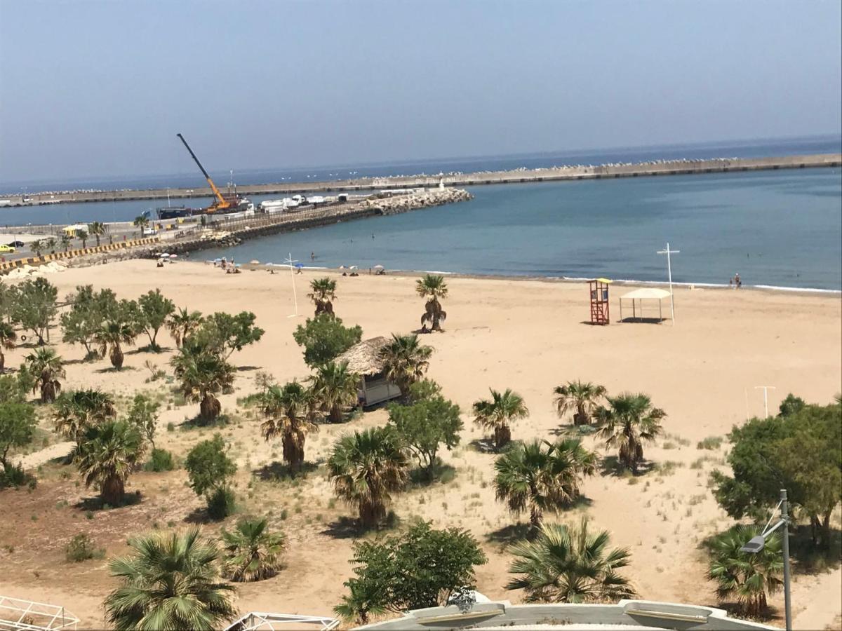 Apartment On The Beach With View 罗希姆诺 外观 照片