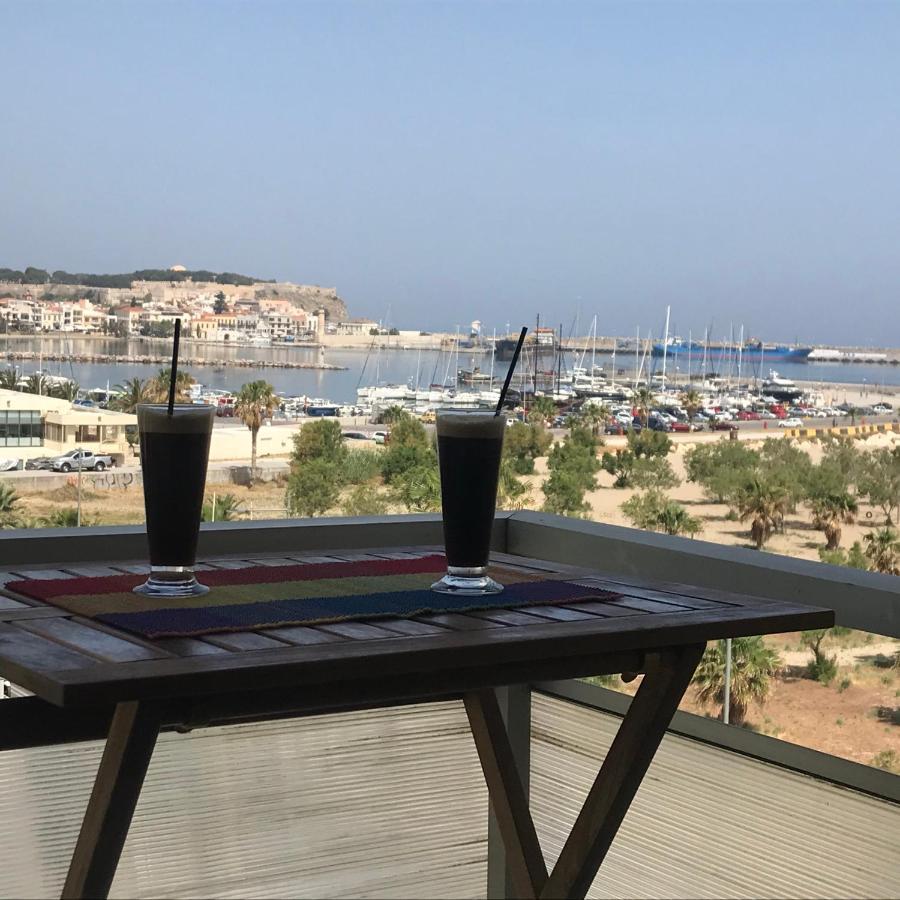 Apartment On The Beach With View 罗希姆诺 外观 照片