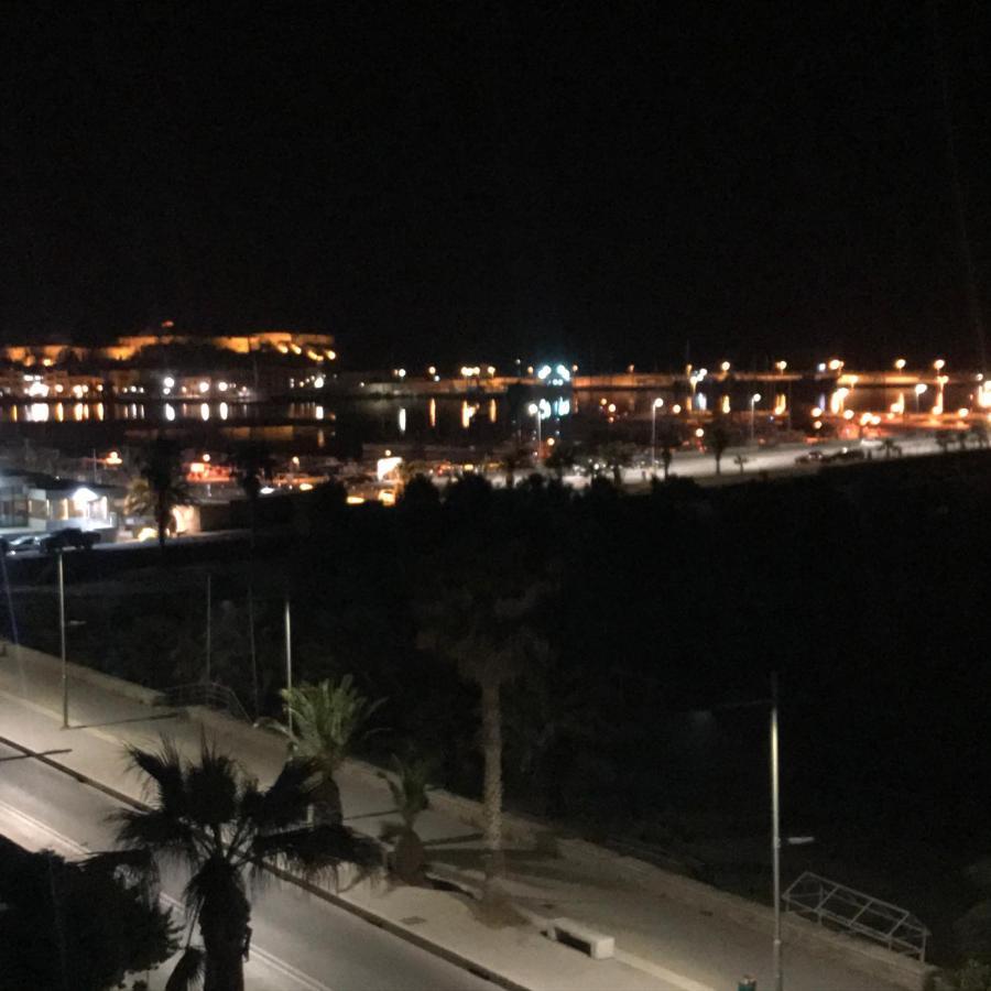 Apartment On The Beach With View 罗希姆诺 外观 照片