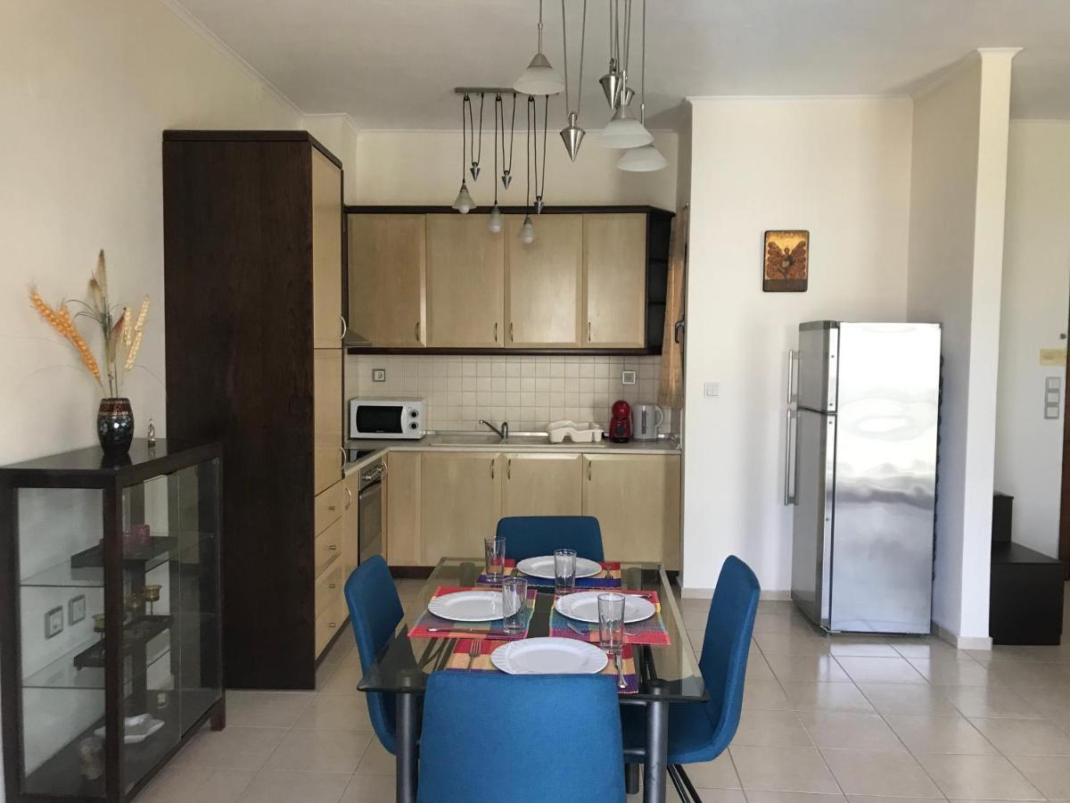 Apartment On The Beach With View 罗希姆诺 外观 照片